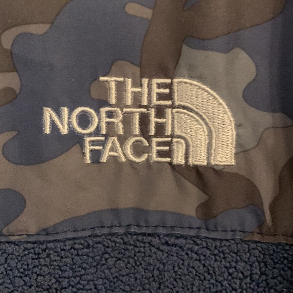 Boys North Face Fleece zip up - Picture 2 of 7